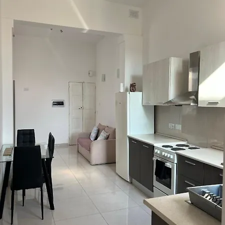 Small With Shared Bathroom Privatunterkunft Sliema