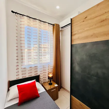 Small With Shared Bathroom Privatunterkunft *