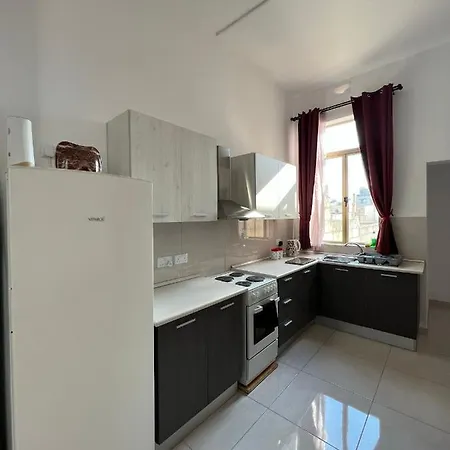 Small With Shared Bathroom Homestay *