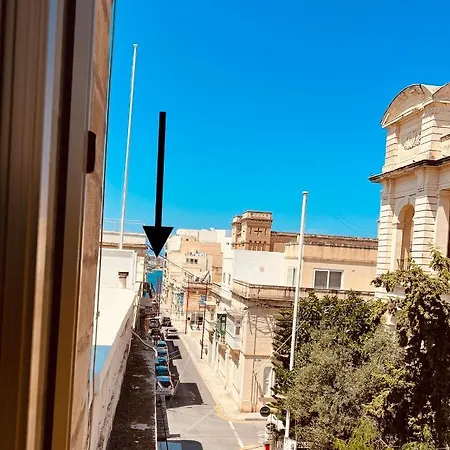 Small With Shared Bathroom Homestay Sliema