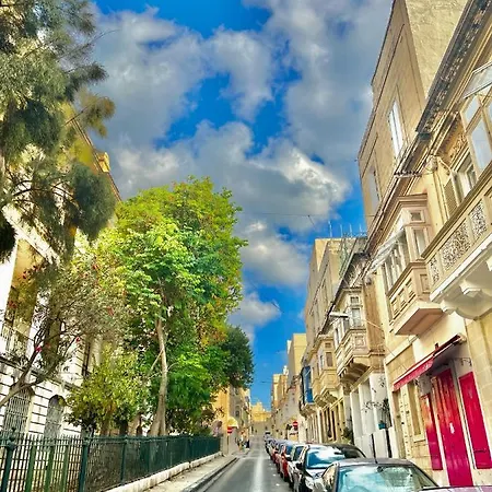 Homestay Small With Shared Bathroom Sliema